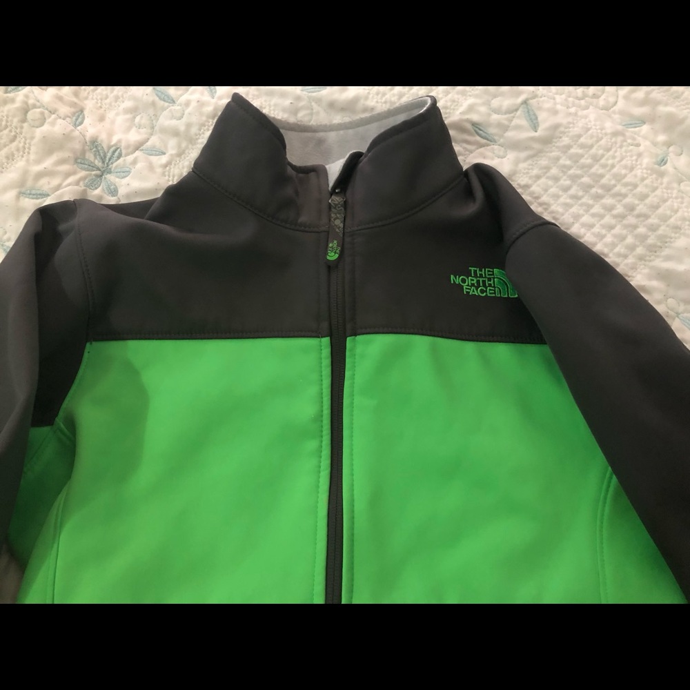 Kids northface windwall jacket